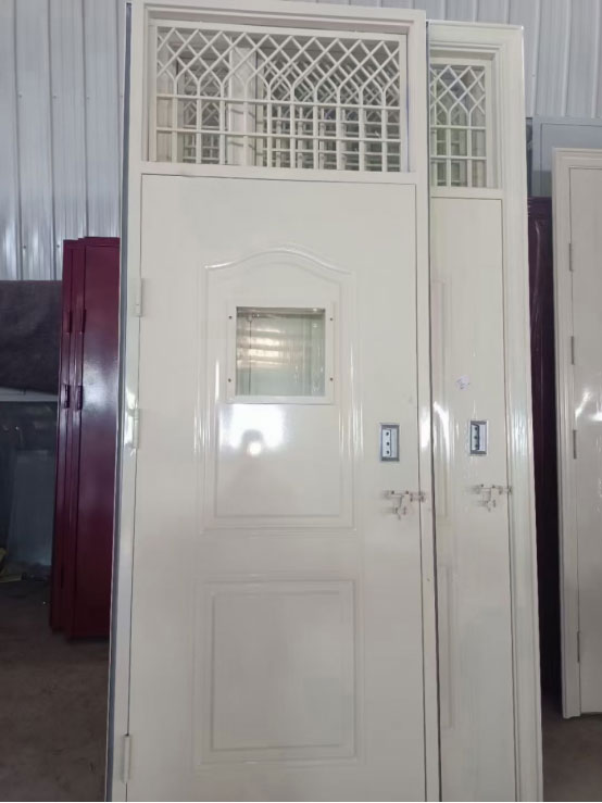 夏河学校教室门