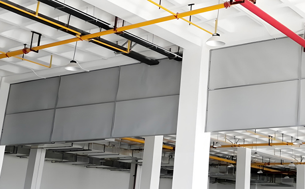 商场防烟分区常闭节点：夏河挡烟垂壁高度与控制器接线图解