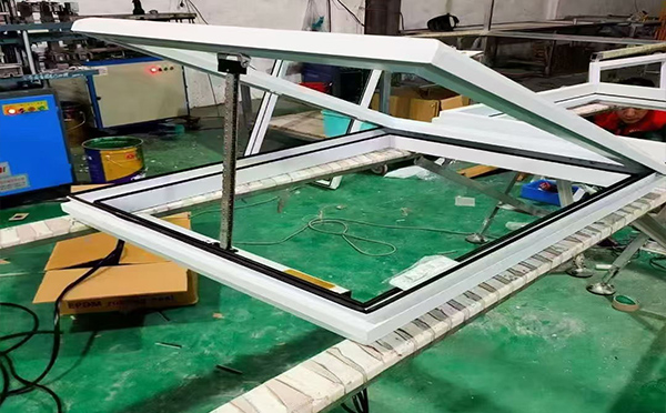 某地下车库出入口夏河排烟窗配置工程