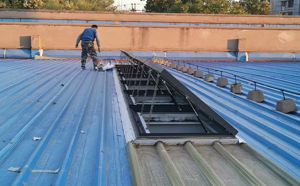 某区域性物流仓储中心夏河排烟窗系统安装项目