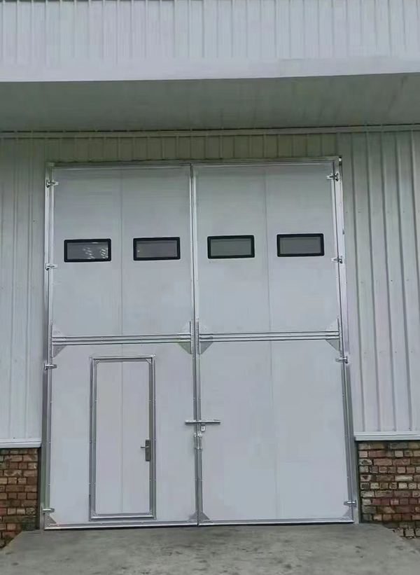 夏河工业门在设备装配车间出入口的实施记录